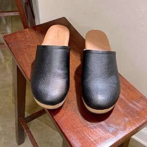 Woman's size 9 black and brown clogs